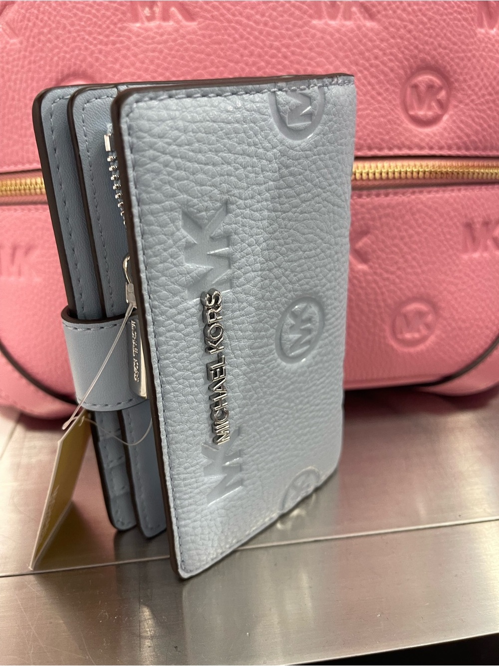 Michael Kors Jet Set Travel Md MK Logo Debossed Bifold Wallet
Pale Ocean 
NWT - Picture 12 of 16